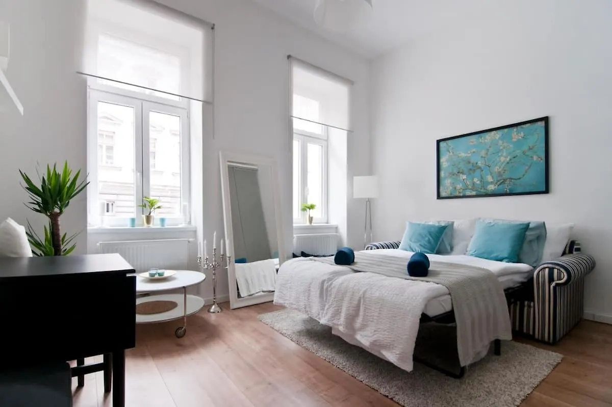 ⍟Luxurious And Bright⍟ 5 Min Walk To City Center Apartment Vienna 0*,  Austria